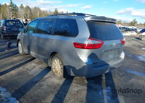 2017 Toyota Sienna Le 7 Passenger z USA, uszkodzony, nr VIN 5TDJZ3DC9HS183536